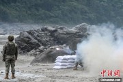 六爻简单西藏军区某部高原峡谷实弹射击 锤炼实战能力
