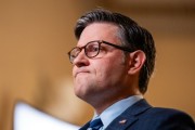 六爻简单特朗普税改案参议院过关有望 共和党议员无人声援马斯克