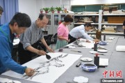 六爻简单两岸艺术家在安徽“共绘一幅画”