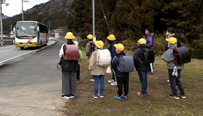 再创新低，日本2024年出生人(🧥)数首次跌破70万